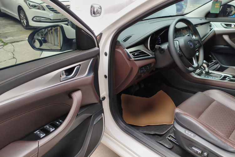 长安 逸动 2018款 高能版 1.6L GDI 自动争锋型 国V中控内饰7003