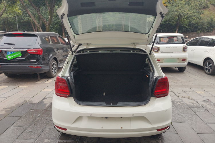 大众 Polo 2014款 1.4L 自动舒适版机舱底盘23