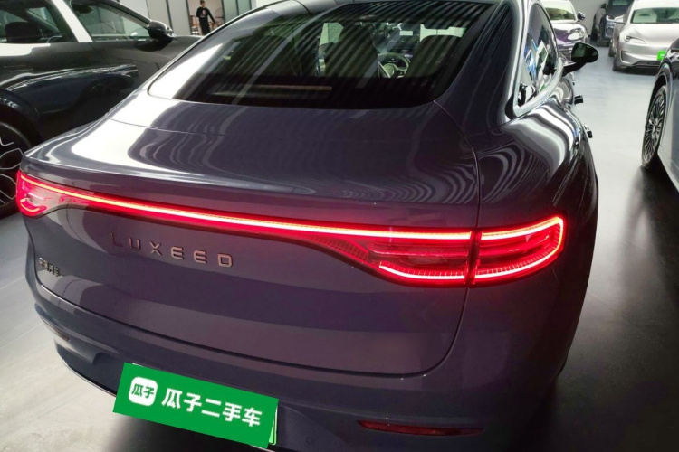 鸿蒙智行 智界S7 2025款 705km Pro车身外观6