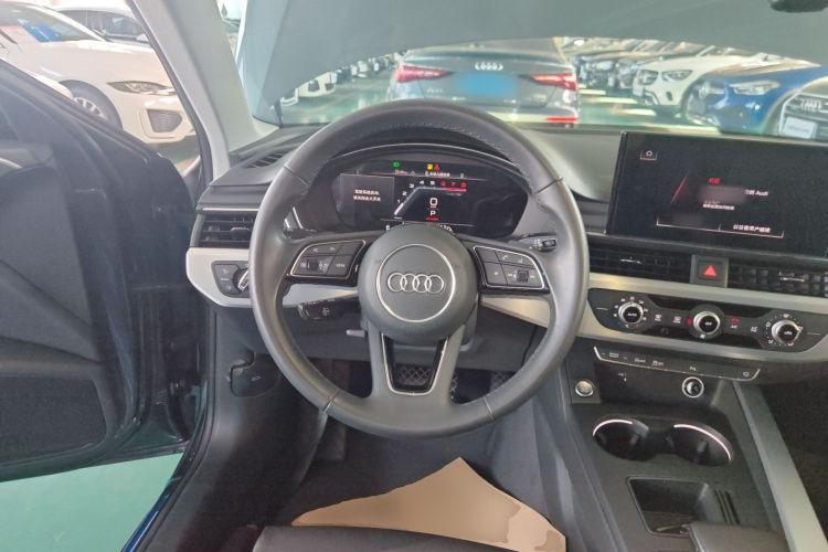 奥迪A4L 2023款 40 TFSI 时尚动感型中控内饰13