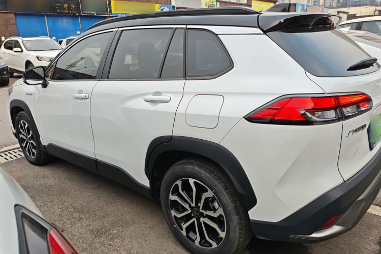 丰田 锋兰达 2023款 2.0L 智能电混双擎 尊贵版车身外观4