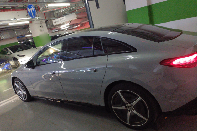 奔驰EQE 2022款 350 先型特别版车身外观4