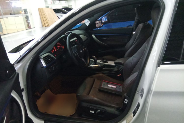 宝马3系 2019款 320i M运动套装中控内饰20