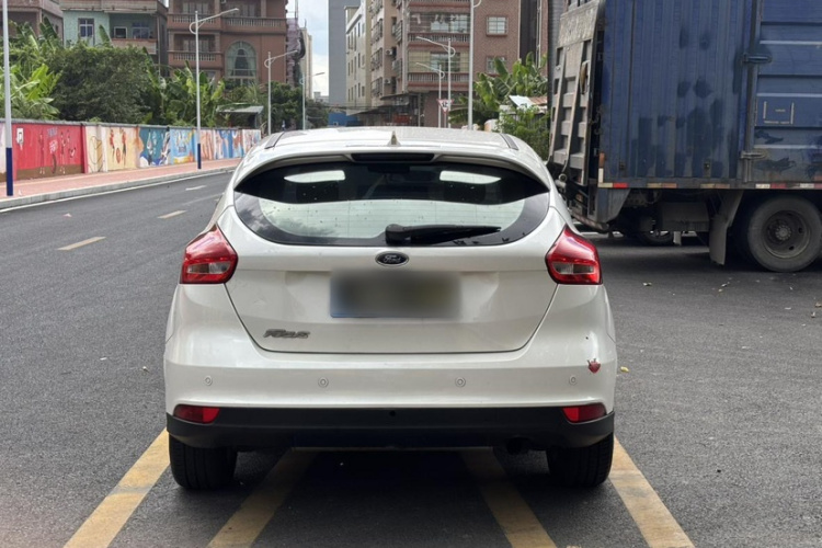 福特 福克斯 2015款 两厢 EcoBoost 180 自动精英型车身外观6005