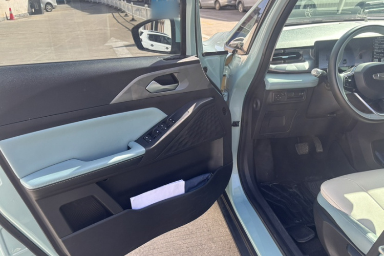 吉利几何E萤火虫 2024款 401km 萤光中控内饰7005