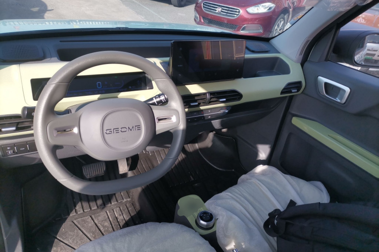 吉利银河 2024款 熊猫mini 200km 耐力熊中控内饰12