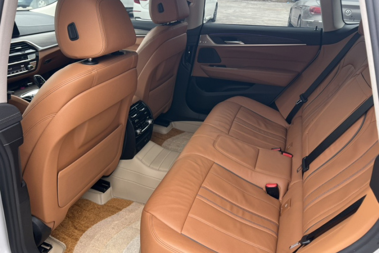 宝马6系GT 2021款 改款 630i 豪华设计套装中控内饰7002