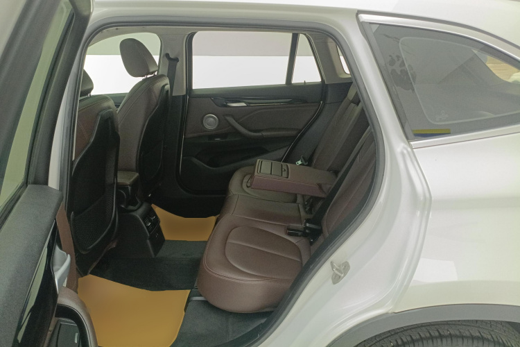 宝马X1 2021款 sDrive20Li 尊享型中控内饰21