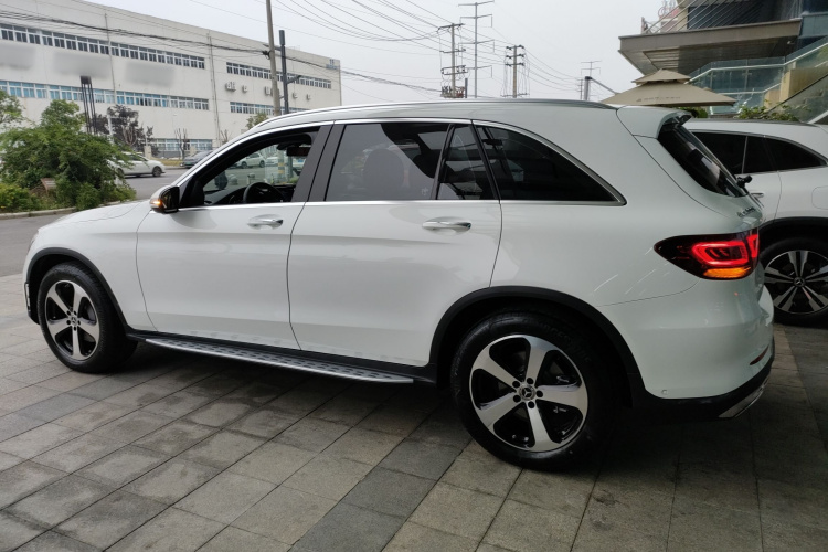 奔驰GLC 2022款 改款三 GLC 260 L 4MATIC 动感型车身外观4