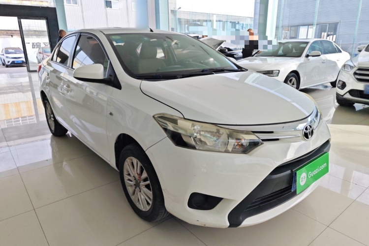 丰田 威驰 2014款 1.5L 手动智臻版车身外观3