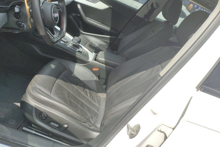 奥迪A4L 2019款 40 TFSI 时尚型 国VI局部细节9005