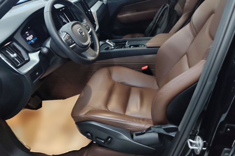 沃尔沃XC60 2024款 B5 四驱智逸豪华版中控内饰19