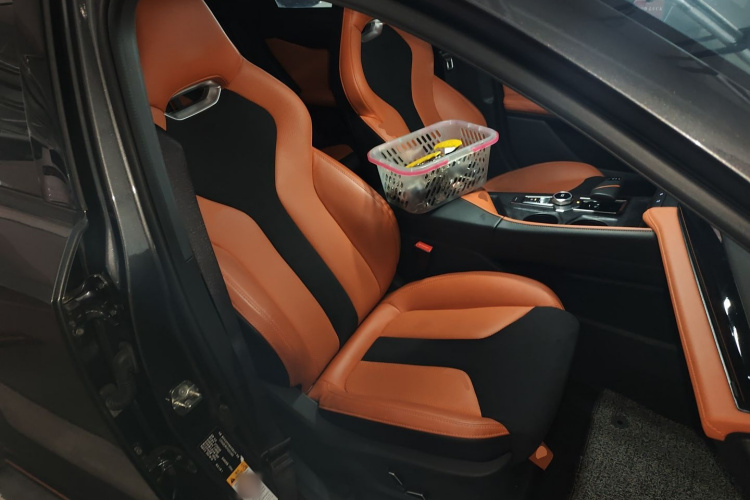 长安UNI-V 2023款 2.0T 锋速版局部细节41