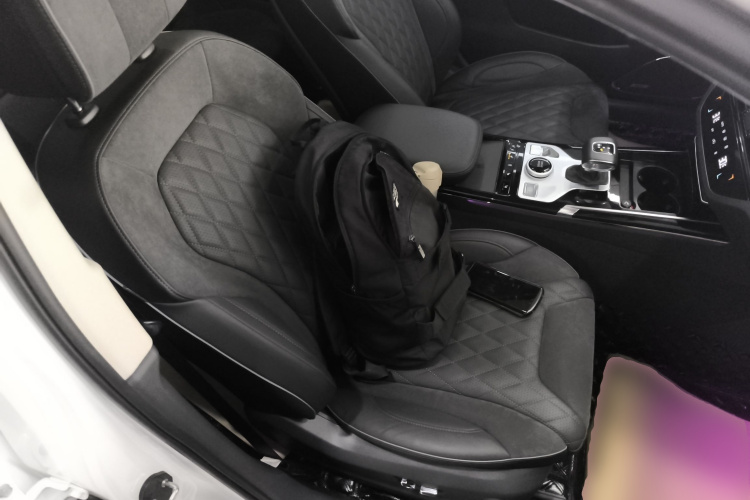 红旗HS5 2019款 2.0T 智联旗享四驱版局部细节41