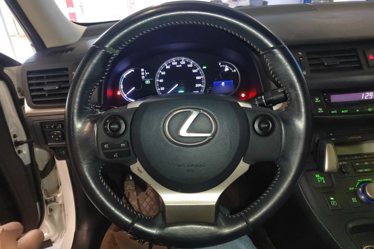 雷克萨斯CT 2014款 CT200h 精英版 单色中控内饰13