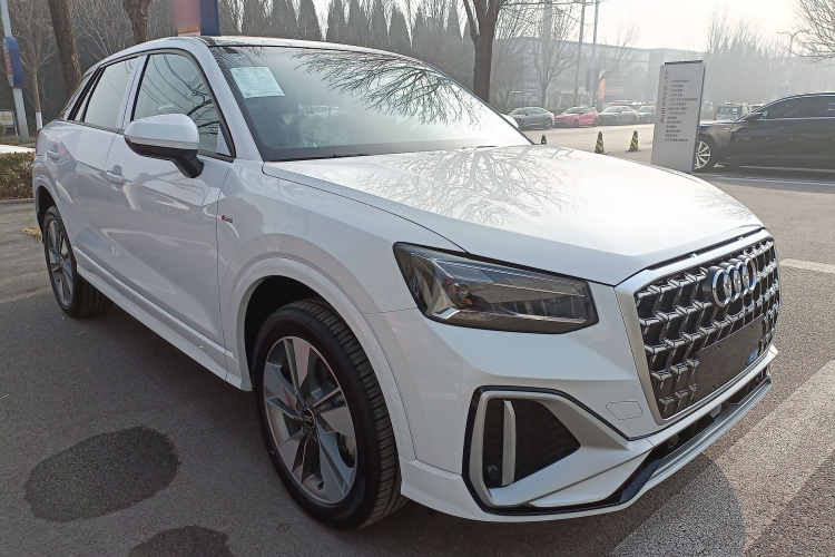 奥迪Q2L 2025款 35TFSI 时尚动感型车身外观3