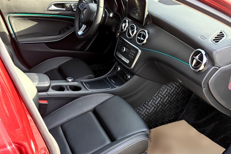 奔驰GLA 2017款 GLA 200 时尚型中控内饰7004