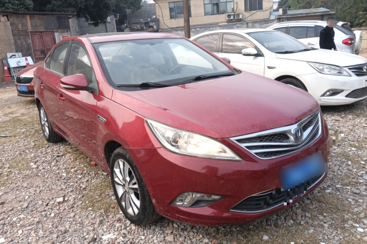 长安 逸动 2014款 1.6L 自动豪华型车身外观3