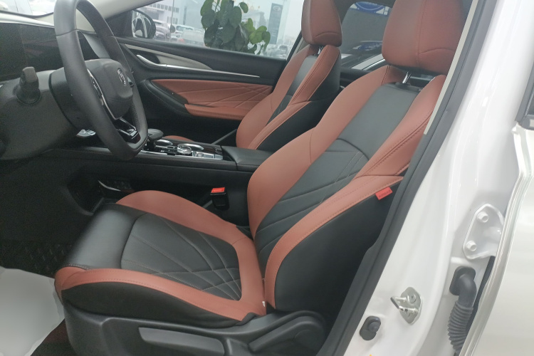 长安 逸动 2023款 畅享版 PLUS 蓝鲸NE 1.4T GDI DCT尊贵版中控内饰19