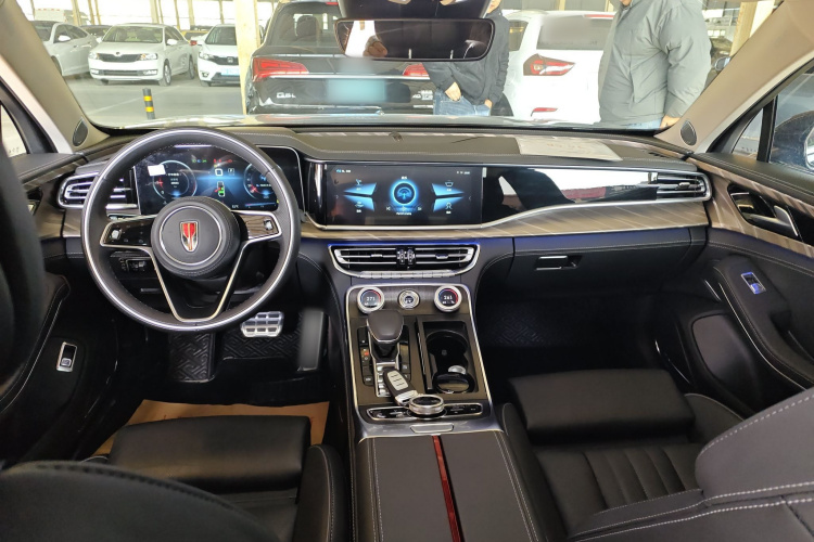 红旗H9 2022款 2.0T 智联旗享版中控内饰7002