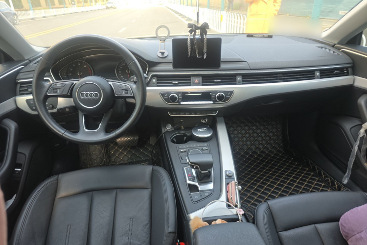 奥迪A5 2019款 Sportback 40 TFSI 时尚型中控内饰12