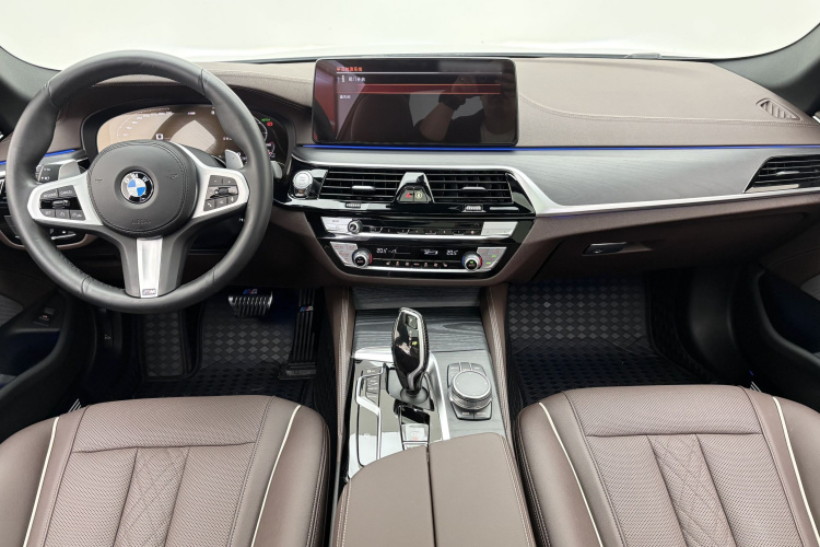 宝马5系 2021款 改款 530Li 领先型 M运动套装中控内饰7004