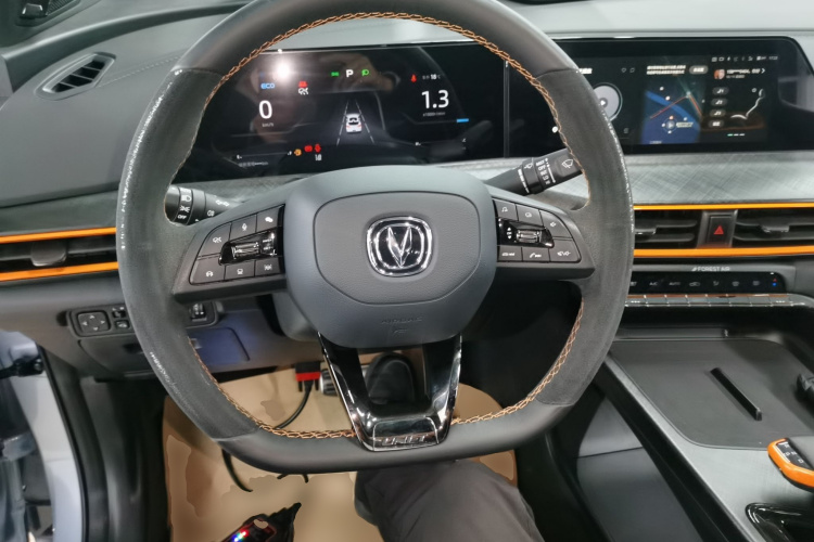 长安UNI-T 2022款 1.5T 运动版 尊贵型中控内饰13