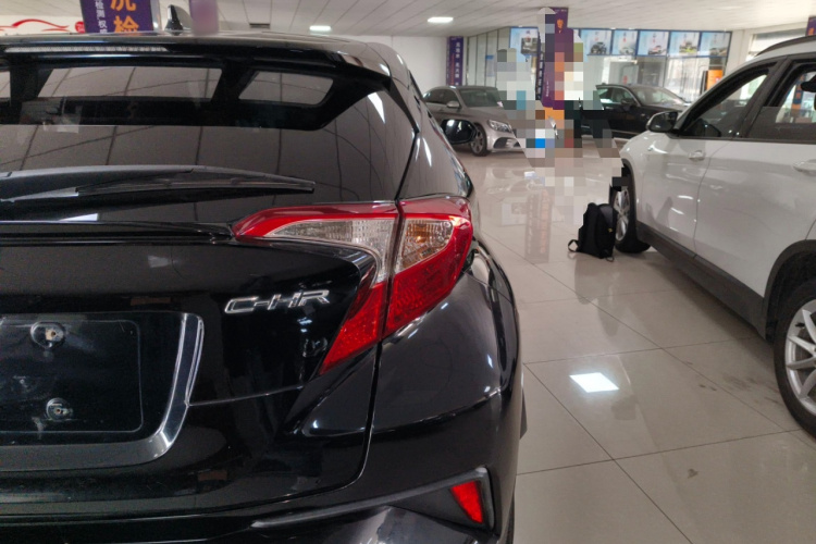 丰田C-HR 2018款 2.0L 领先特别版 国V车身外观9