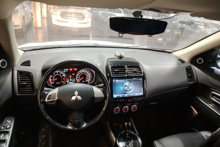 三菱 劲炫ASX 2018款 2.0L CVT两驱尊享版中控内饰7002