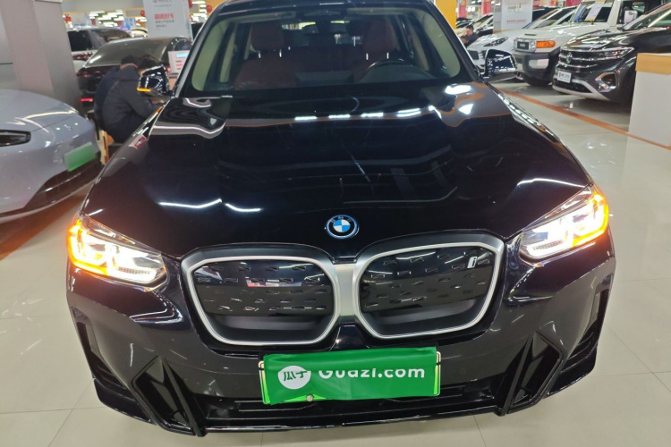 宝马iX3 2022款 改款 领先型车身外观2