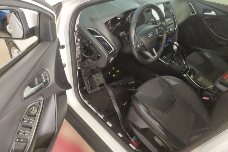 福特 福克斯 2015款 两厢 EcoBoost 180 自动精英型中控内饰7002