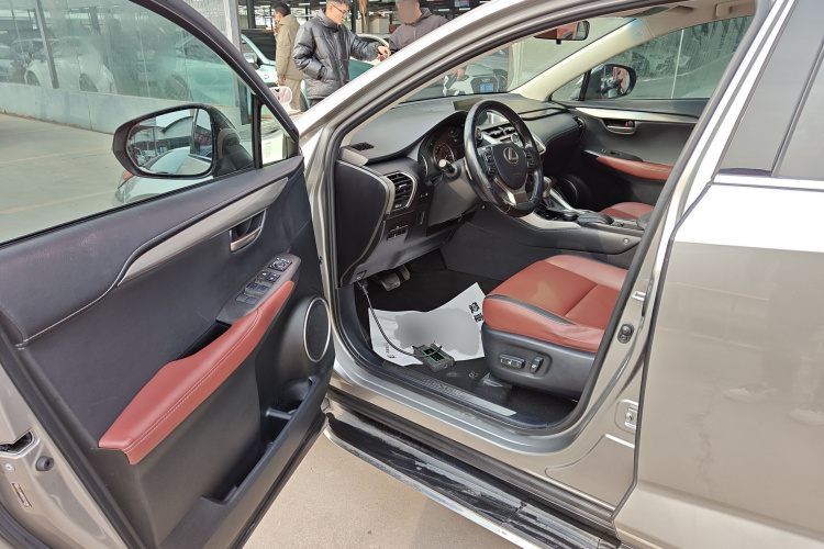雷克萨斯NX 2015款 200t 全驱 锋尚版中控内饰20