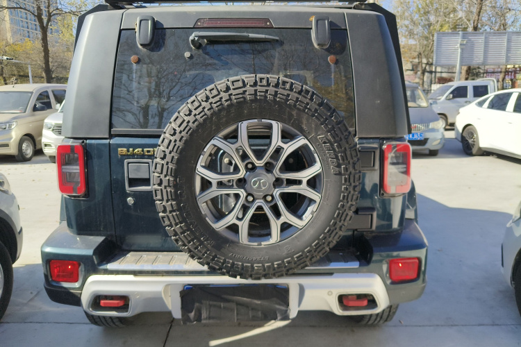 北京BJ40 2019款 2.3T 自动四驱城市猎人版尊享型 国VI车身外观6