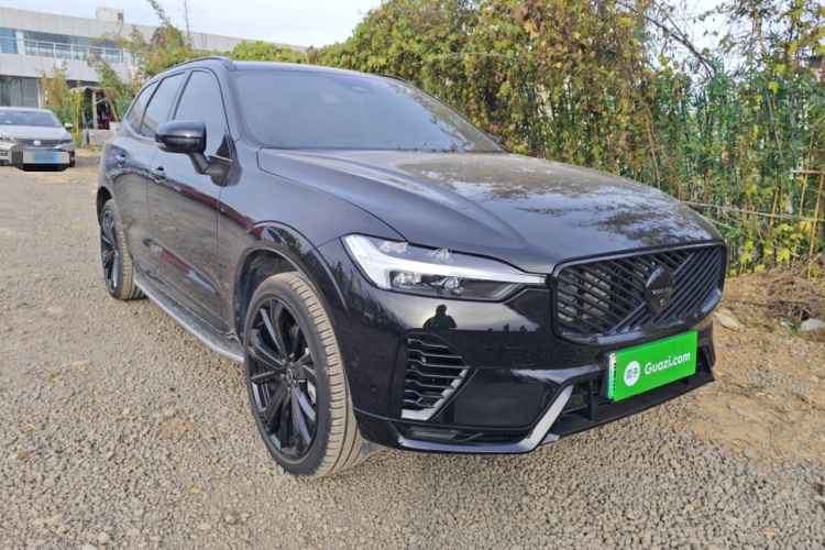 沃尔沃XC60新能源 2026款 插电式混动 长续航四驱智远极夜黑版车身外观3