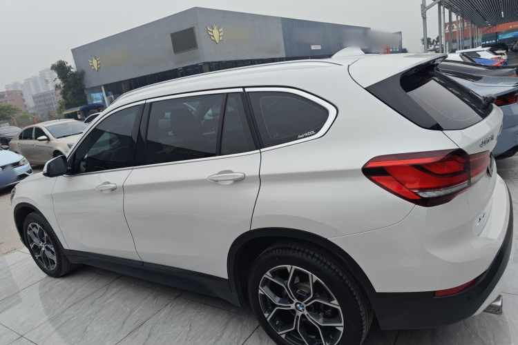 宝马X1 2022款 sDrive25Li 领先型车身外观4