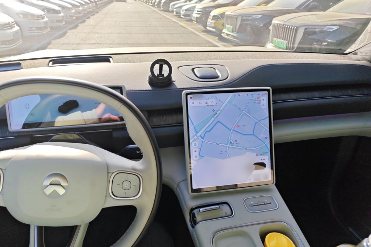 蔚来ES6 2024款 75kWh中控内饰7002