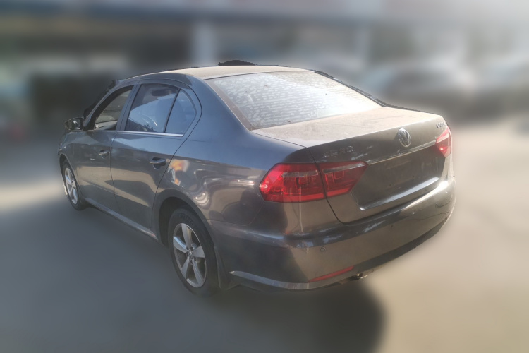 大众 朗逸 2013款 改款经典 1.6L 手动风尚版车身外观5