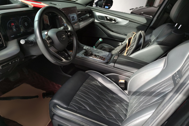 广汽传祺 传祺GS8 2022款 双擎系列 2.0TM 四驱尊贵版 （七座）局部细节19