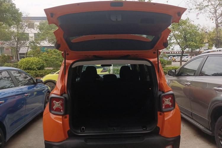 Jeep 自由侠 2017款 180T 自动动能版+局部细节23