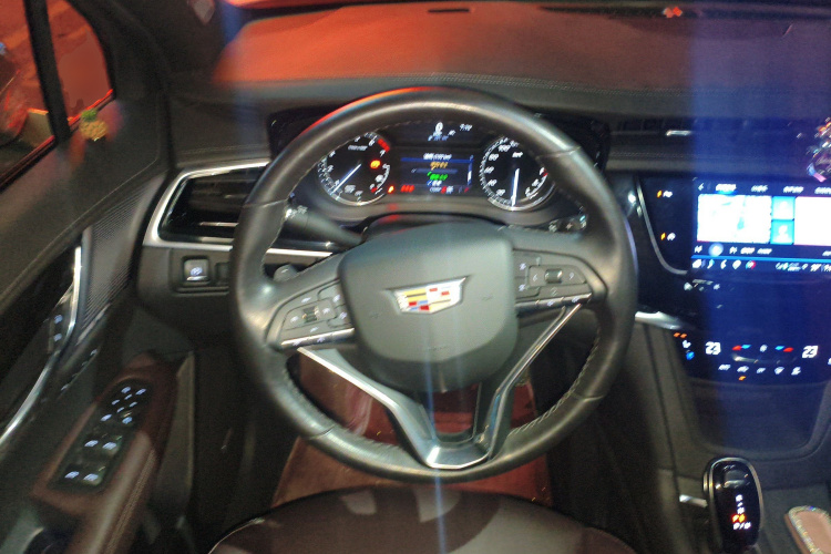 凯迪拉克XT6 2022款 2.0T 七座四驱豪华型中控内饰13