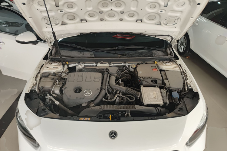 奔驰A级 2021款 A 200 L 运动轿车时尚型机舱底盘24