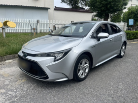 丰田 雷凌 2022款 双擎 1.8H E-CVT豪华版