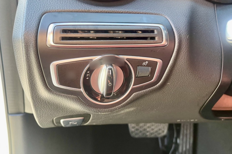 奔驰C级 2016款 C 200 运动版中控内饰7008