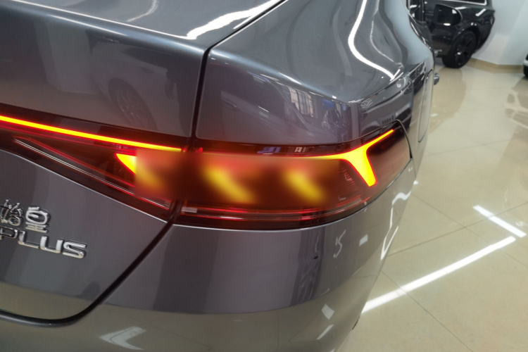 比亚迪 秦PLUS 2024款  荣耀版 DM-i 120KM超越型车身外观6006