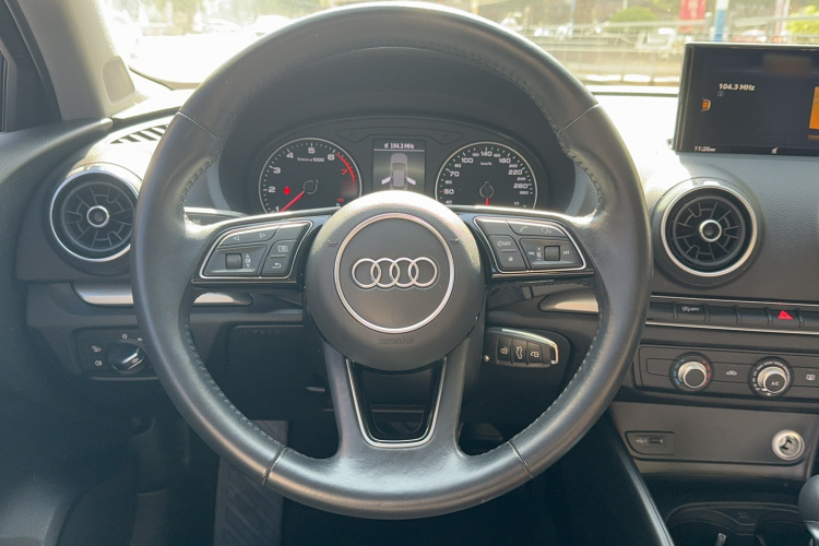 奥迪A3 2018款 30周年年型 Limousine 35 TFSI 进取型中控内饰7004