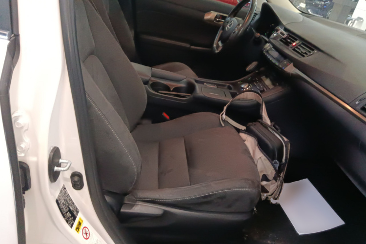 雷克萨斯CT 2017款 CT200h 精英版 单色 国V局部细节41