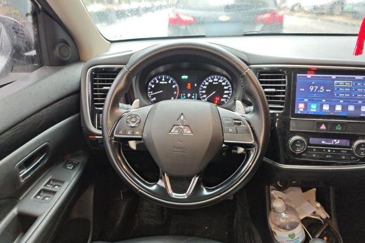三菱 欧蓝德 2016款 2.4L 四驱豪华版 7座中控内饰13