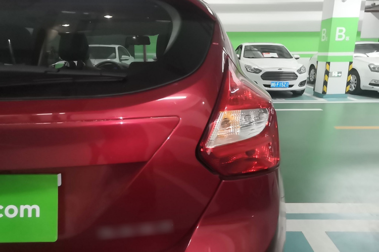 福特 福克斯 2012款 两厢 1.6L 自动风尚型车身外观6006