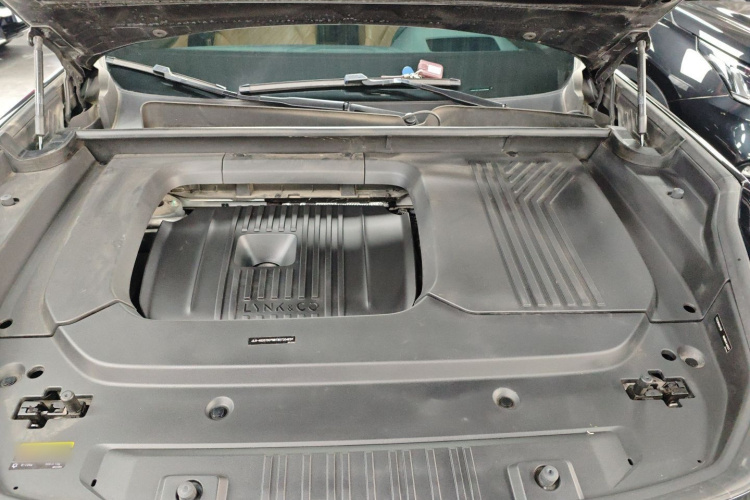 领克09 EM-P 2021款 2.0T PHEV Halo 六座机舱底盘24