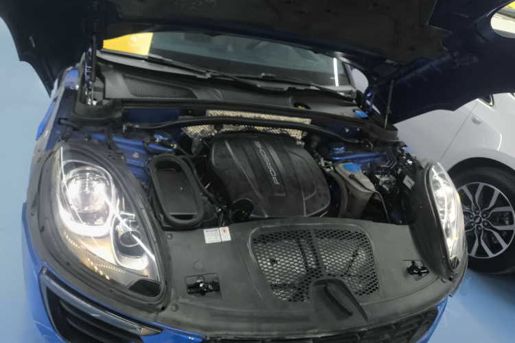 保时捷 2017款  Macan 2.0T机舱底盘24